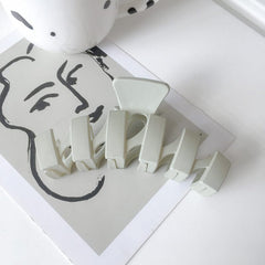 Pinza para el cabello ondulado mate