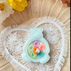 Vela decorativa de cereal Fruit Loops en tazón de oso