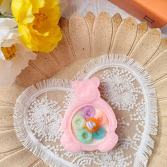 Vela decorativa de cereal Fruit Loops en tazón de oso