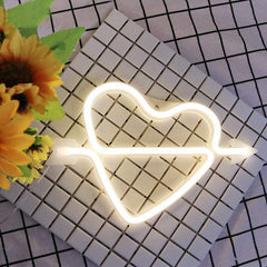 Herz & Pfeil Neonlichtschild