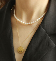 Collar de cadena con perlas medianas bañado en oro de 18 quilates