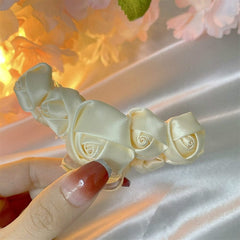 Pinza para el pelo con pequeñas rosas de tela