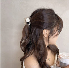 Pinza para el cabello con forma de rosa de doble C