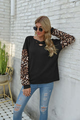 Suéter cruzado de dos tonos