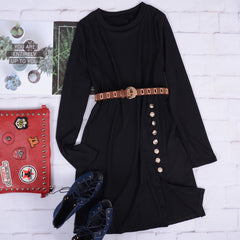 Strickkleid mit kontrastierenden Knöpfen