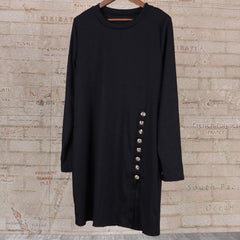 Strickkleid mit kontrastierenden Knöpfen