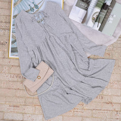 Langärmliges Kleid mit Schleife am Hals