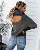 Suéter de cuello alto con abertura en la cerradura