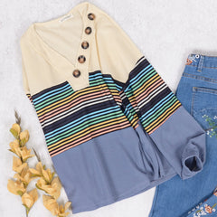 Pullover mit Regenbogenstreifen und Farbblockdesign