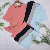 Set aus einfarbigem T-Shirt und Bikershorts