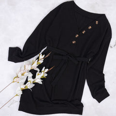 Vestido tipo suéter con botones y cuello en V