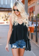 Blusa de color liso con escote pronunciado