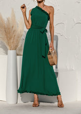 Vestido largo de un solo hombro para una cita nocturna