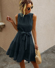 Vestido con cinturón de lazo estilo arrugado