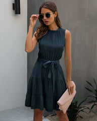 Vestido con cinturón de lazo estilo arrugado