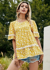 Bluse mit Spitzenbesatz und Blumenmuster