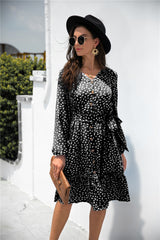 Vestido túnica con volantes y botones con estampado de lunares