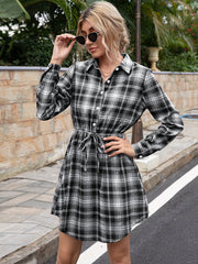 Mono con cuello anudado y estampado de cuadros