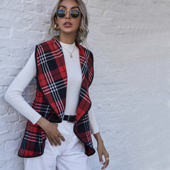 Rote karierte weiche Weste