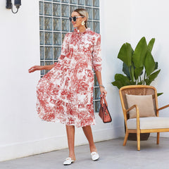 Kleid mit Vintage-Print und gestuftem Saum