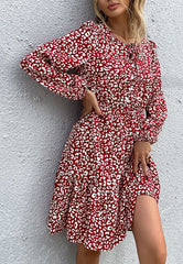 Vestido de manga larga con cuello de lazo y abertura en la boca