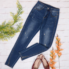 Zerrissene Jeans mit hoher Taille