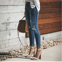 Zerrissene Jeans mit hoher Taille