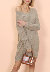 Vestido de suéter con cuello pronunciado