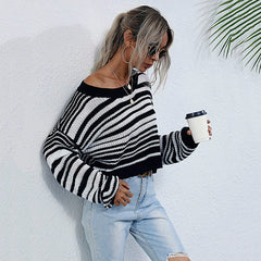 Suéter de rayas con hombros caídos