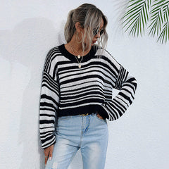 Suéter de rayas con hombros caídos