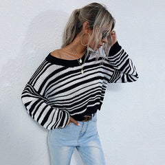 Suéter de rayas con hombros caídos