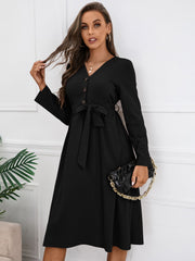 Vestido con cinturón de color liso