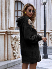 Zweifarbiges Teddy-Kapuzenkleid