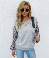 Pullover mit V-Ausschnitt und überkreuztem Saum