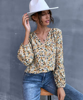 Blusa floral vintage con cuello en V