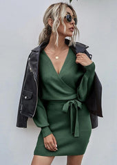 Vestido tipo suéter ajustado y cruzado