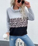 Rollkragenpullover mit Wasserfallausschnitt und Farbblockdesign