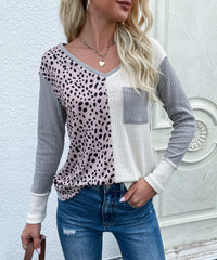 Strickpullover mit aufgesetzter Tasche im Farbblockdesign