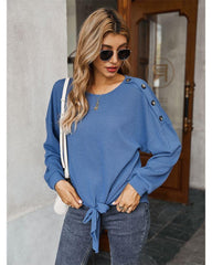 Suéter con detalle de botones en contraste en los hombros