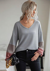 Waffelstrickpullover mit gestreiften Ärmeln