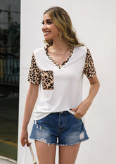 T-Shirt mit kontrastierendem Leopardenmuster und Tasche