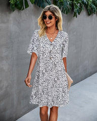 Vestido con estampado animal y botones en contraste