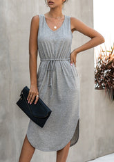 Kleid mit Kordelzug in der Taille und abgerundetem Saum