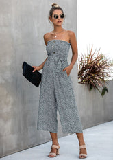 Schlauch-Jumpsuit mit Blumenmuster und kontrastierenden Knöpfen