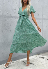 Kleid mit Blumenmuster und Schleife vorne