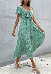 Kleid mit Blumenmuster und Schleife vorne