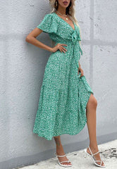 Kleid mit Blumenmuster und Schleife vorne