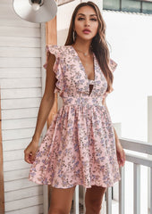 Kleid mit tiefem Ausschnitt und Rüschenärmeln