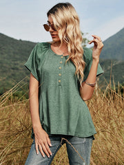 Camiseta holgada con medio botón al frente
