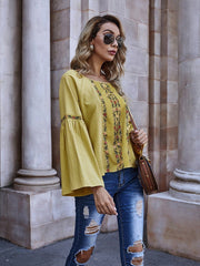 Bluse mit Blumenmuster und ausgestellten Ärmeln